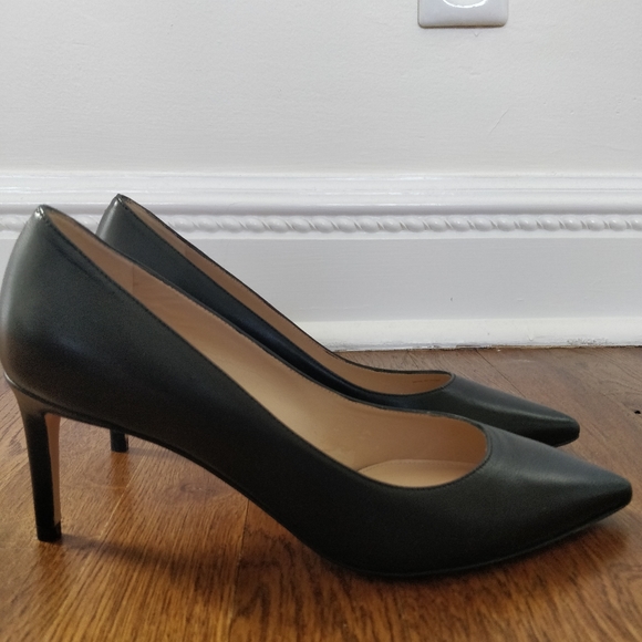 COPY - Stuart Weitzman Black Leather Pumps - Picture 2 of 4
